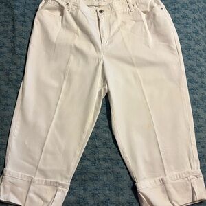Liz Claiborne white cuffed capris. Size 18W
